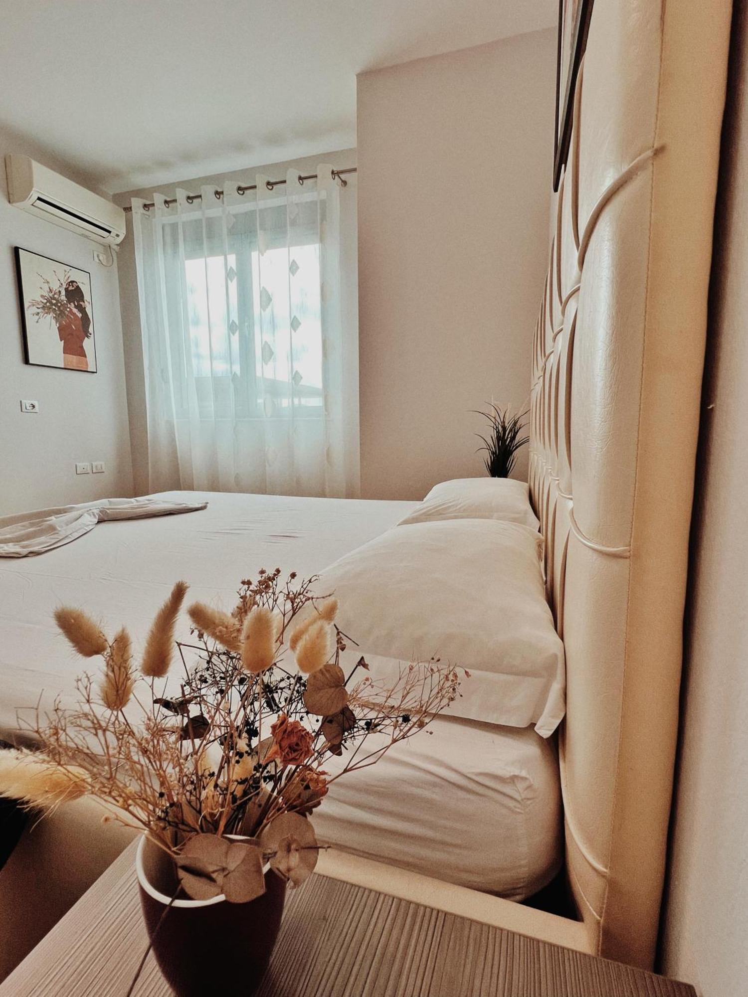 Cozy Rooftop Apartment - Your Home, Away From Home! Tirana Exterior photo