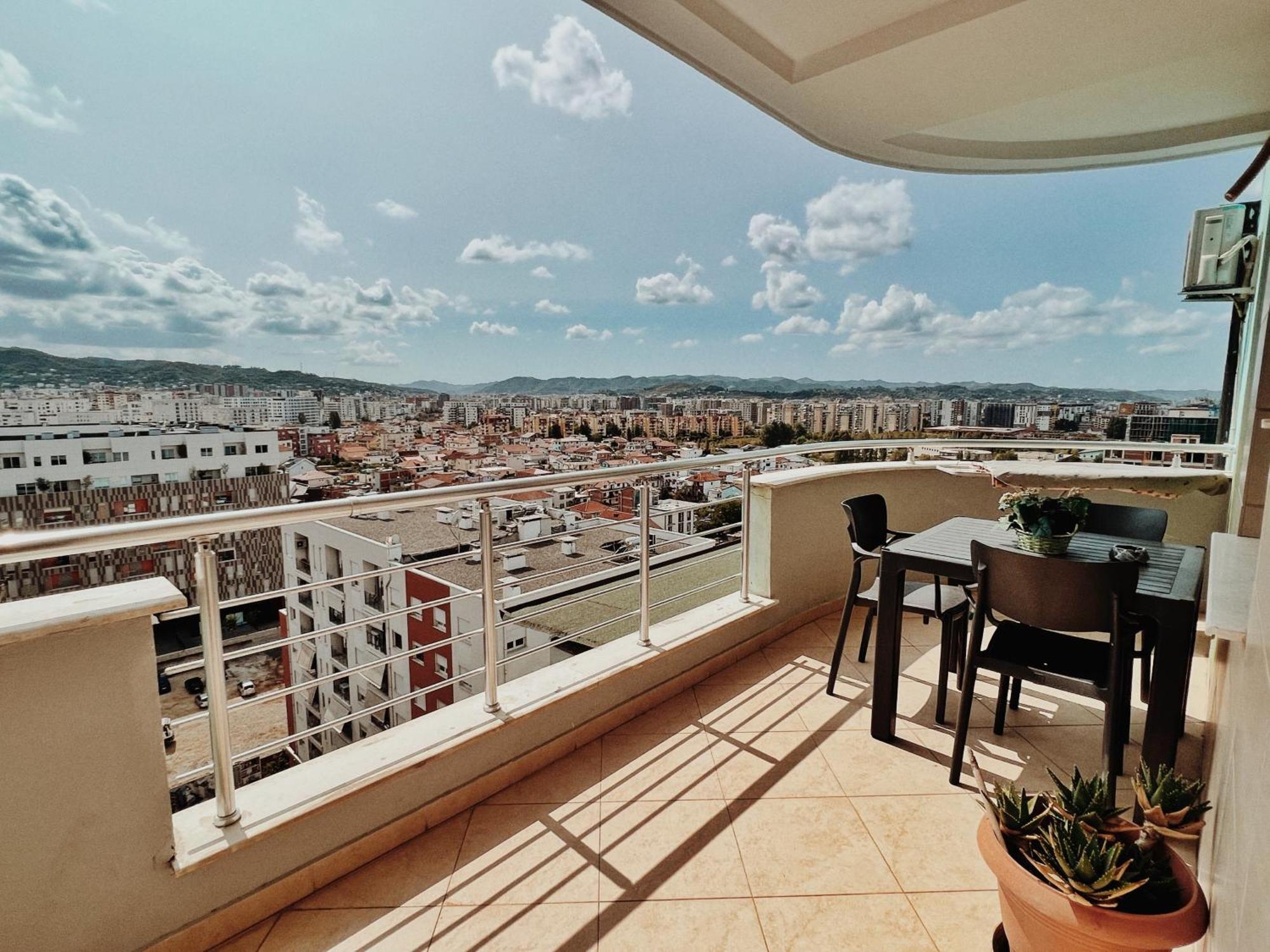 Cozy Rooftop Apartment - Your Home, Away From Home! Tirana Exterior photo